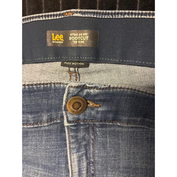 Lee Women’s Bootcut Jeans Size 22W Mid Rise Flex Motion Stretch 30” - Picture 3 of 3